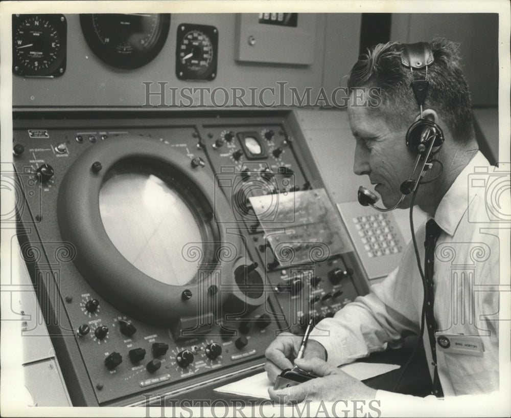 1964 Press Photo Air Controller Bing Horton in Municipal Control Tower, Alabama- Historic Images