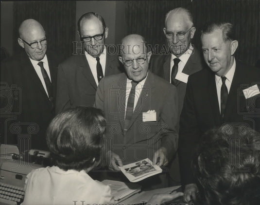 1966 Press Photo County officials attending convention in Mobile, Alabama- Historic Images