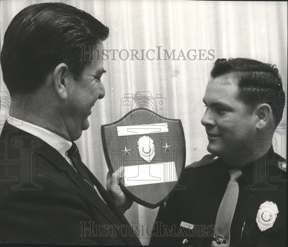 1967 Press Photo A. H. Clifton, right, honored as State Trooper of the Year- Historic Images