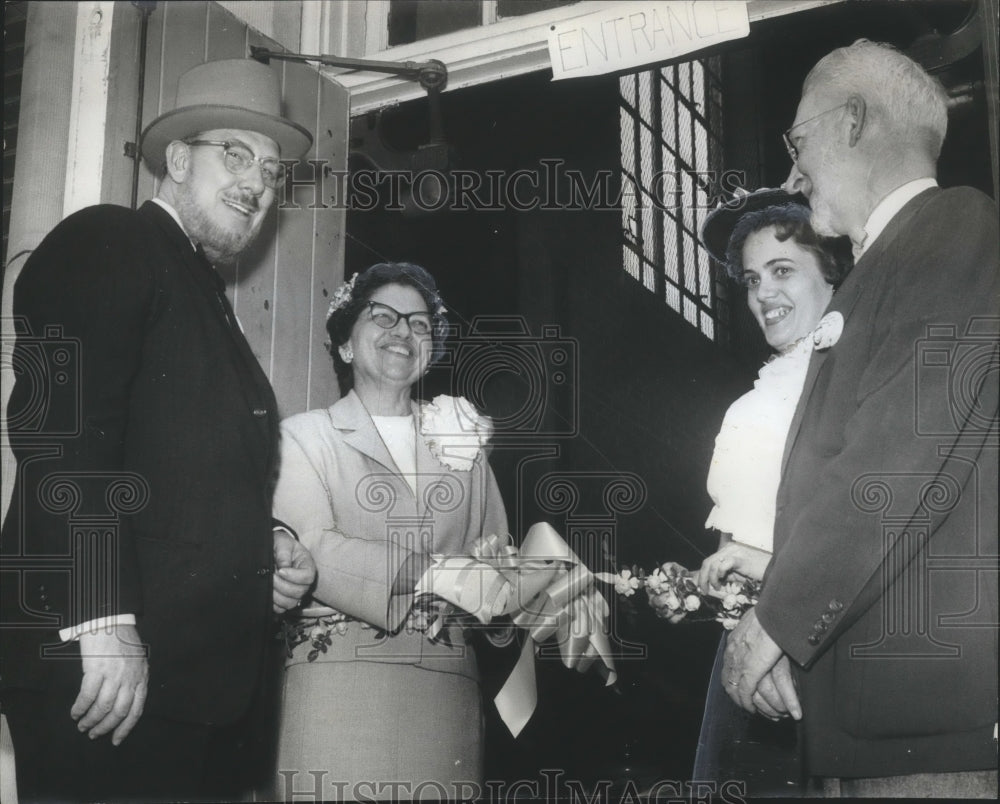 1962 Press Photo Garden Clubs of Alabama - Mrs. J.C. Vines, President, at Show- Historic Images