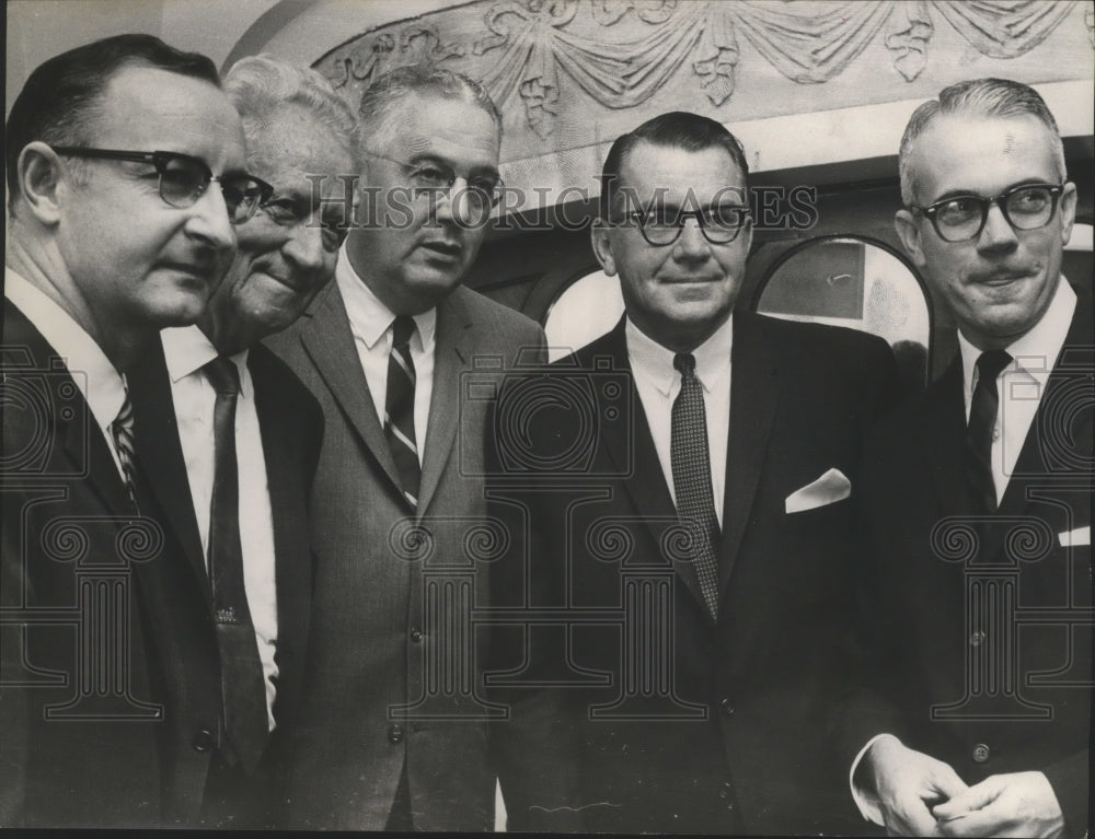 1964 Press Photo James H. Coil Jr  president associated industries &amp; others- Historic Images