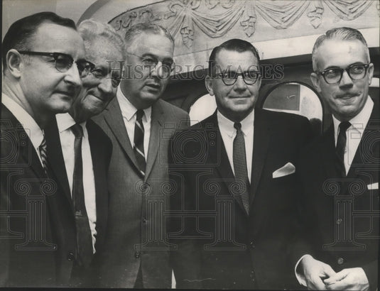1964 Press Photo James H. Coil Jr  president associated industries & others- Historic Images