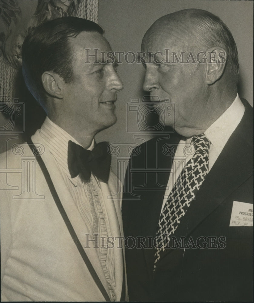 1971 Press Photo Doctor Roger O. Egeberg with Doctor Bradley, Birmingham - Historic Images