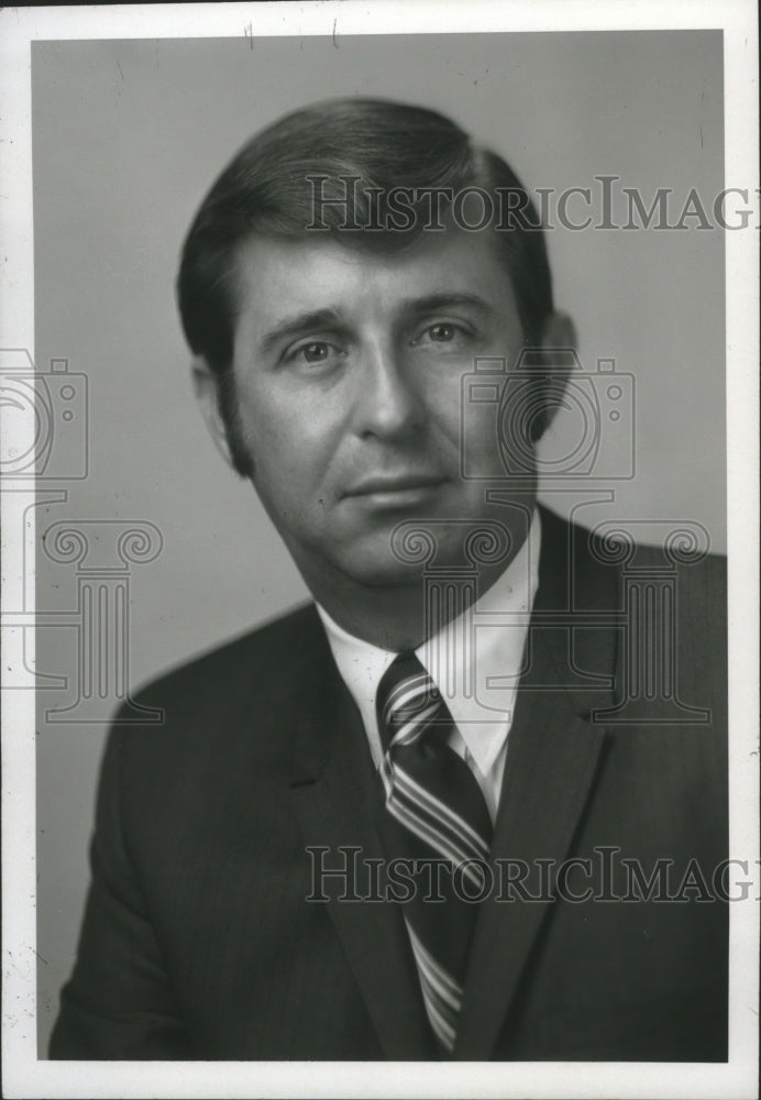 1972 Press Photo Jerald W. Donaway of American Educators Incorporated- Historic Images