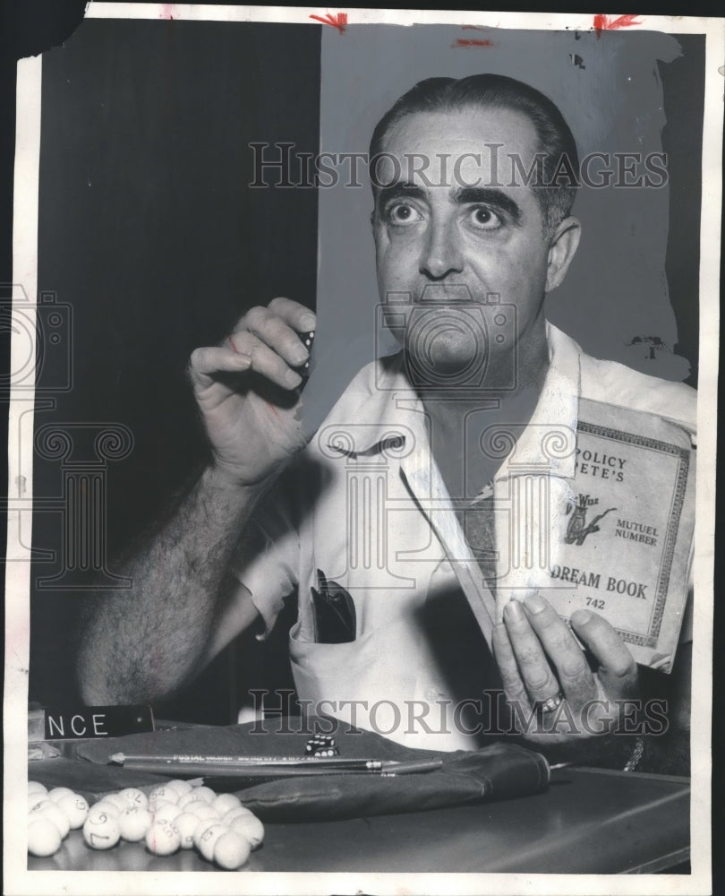 1956 Press Photo Detective O. V. Vance- Historic Images