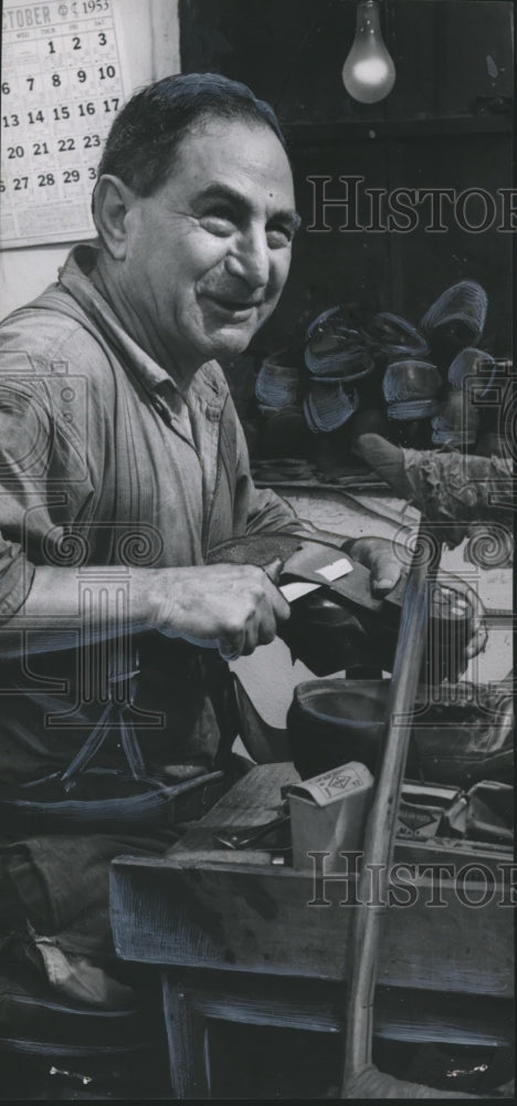 1953 Press Photo Concetti Gibilisco does repair work on shoes for Goodwill- Historic Images