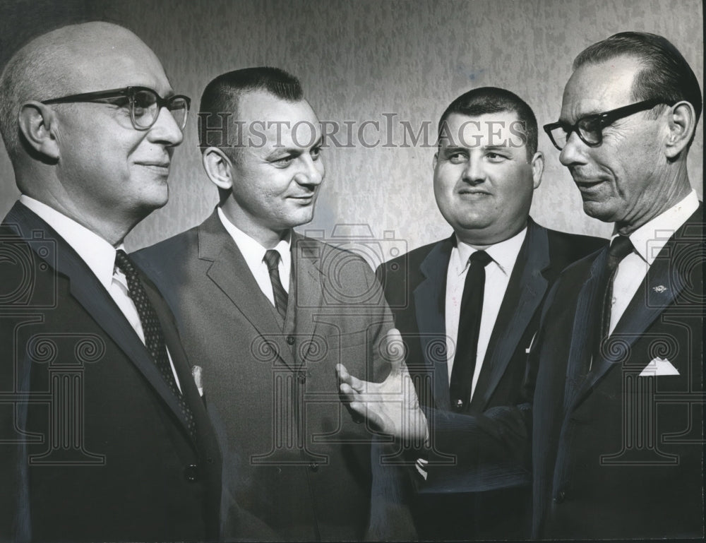 1966 Press Photo Members of Tarrant Chamber of Commerce- Historic Images