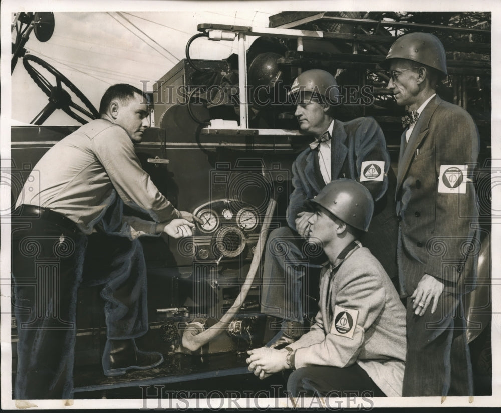 1954 Press Photo Fireman J.I. Harper Explains Equipment to Reserve Firemen- Historic Images