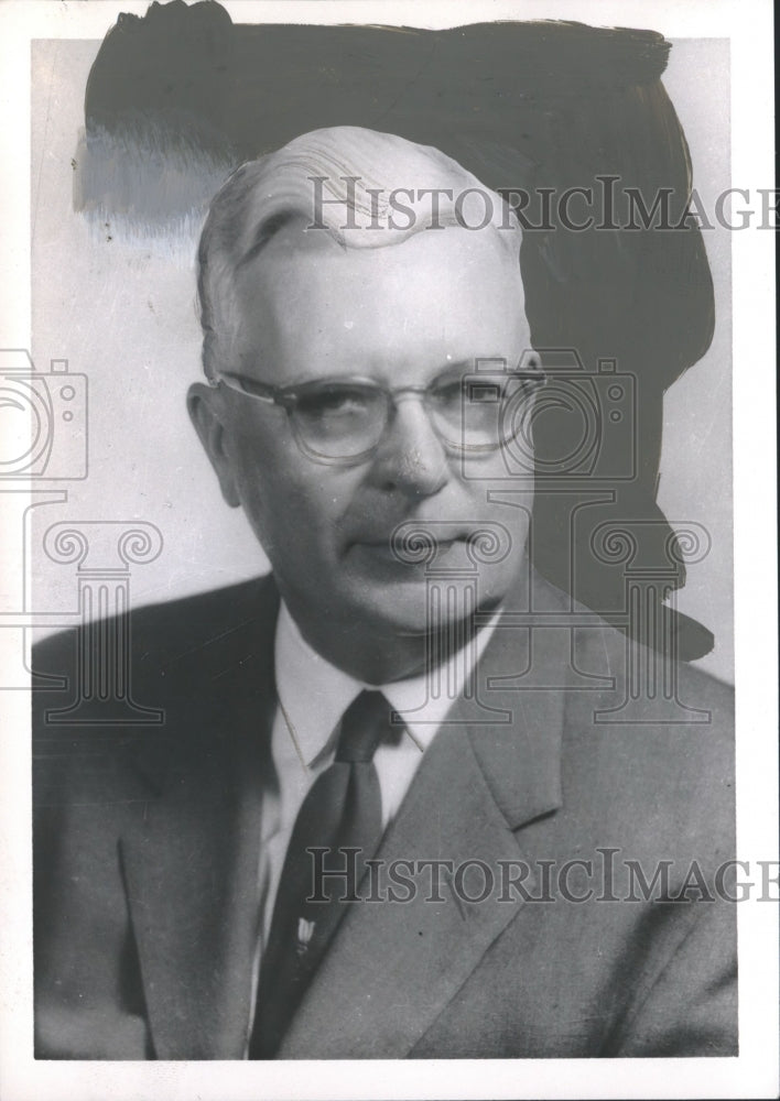 1967 Press Photo E.C. Gaston of Southern Services Inc.- Historic Images