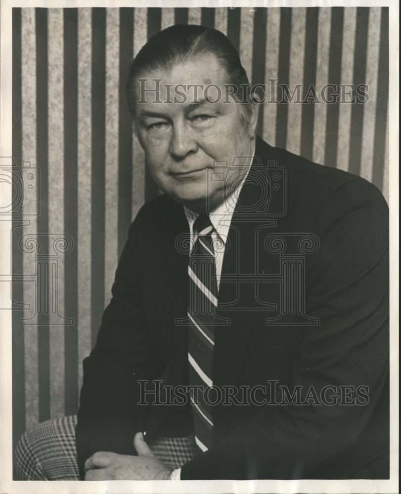 1974 Press Photo Doctor Julian Hardy, physician- Historic Images