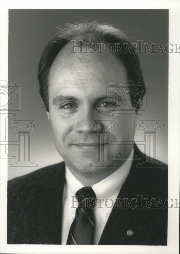 1990 Press Photo Tim Kirkpatrick of Blue Cross- Historic Images