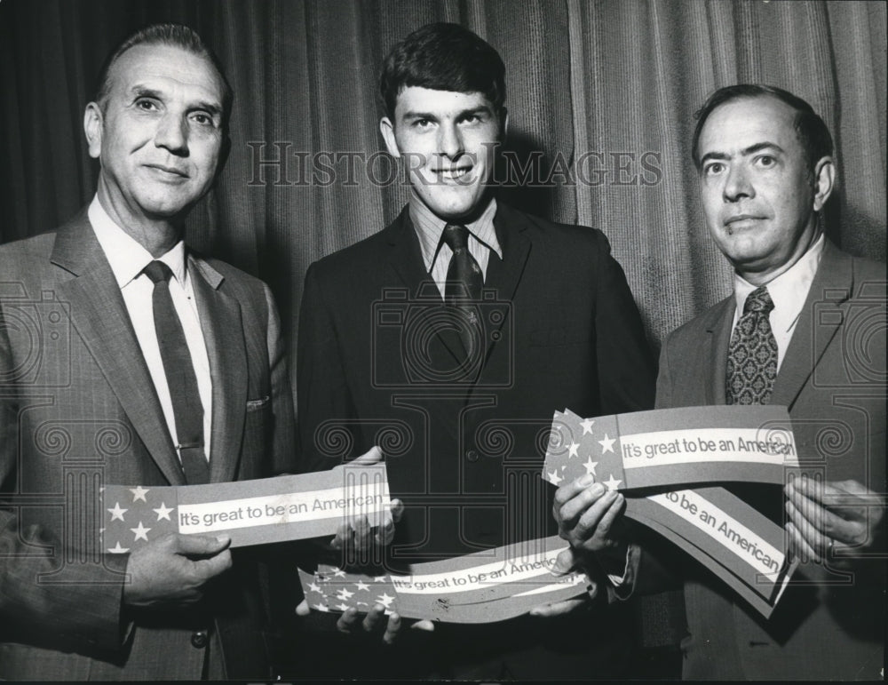 1970 Press Photo Doctor Ed Kimbrough, Clergyman, Others on State Patriotic Day- Historic Images