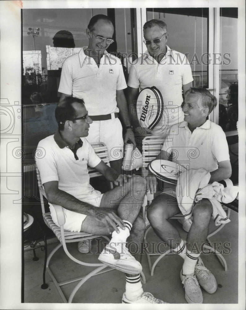 1977 Press Photo William Longshore Junior with Others and Tennis Equipment - Historic Images