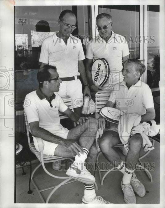 1977 Press Photo William Longshore Junior with Others and Tennis Equipment - Historic Images