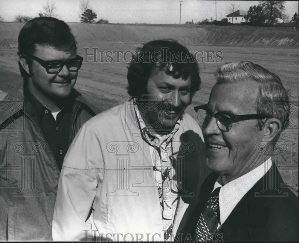 1974 Press Photo Oneonta High School Principal Drew Collier on football field - Historic Images