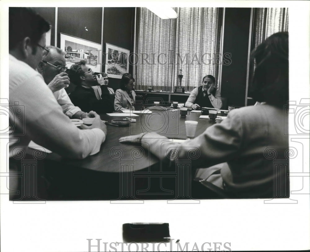  Press Photo Alabama Governor Fob James at Birmingham News with reporters- Historic Images