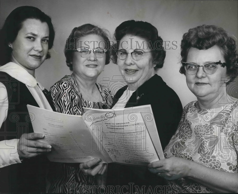 1965 Press Photo Miss Ruth Douglas, Mrs. Lois Whitten, Others plan Year&#39;s Work- Historic Images