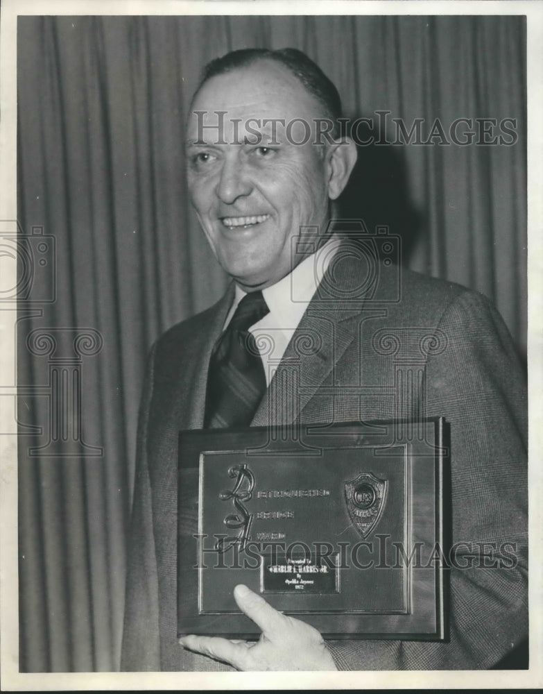 1973 Press Photo Charlie L. Harris receives Jaycee award- Historic Images