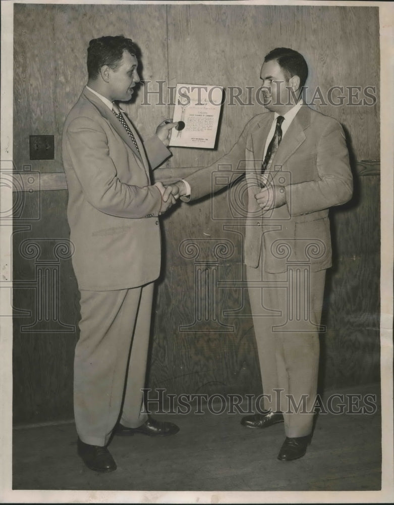 Load image into Gallery viewer, 1951 Press Photo LaFayette's Jaycee president, Jimmy Nichols, Bill Irby at Meet
