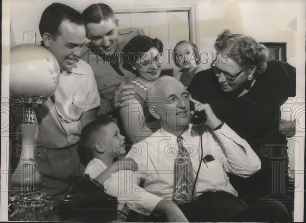 1952 Press Photo The Eddie Gilmore Family Celebrates Political Victory- Historic Images