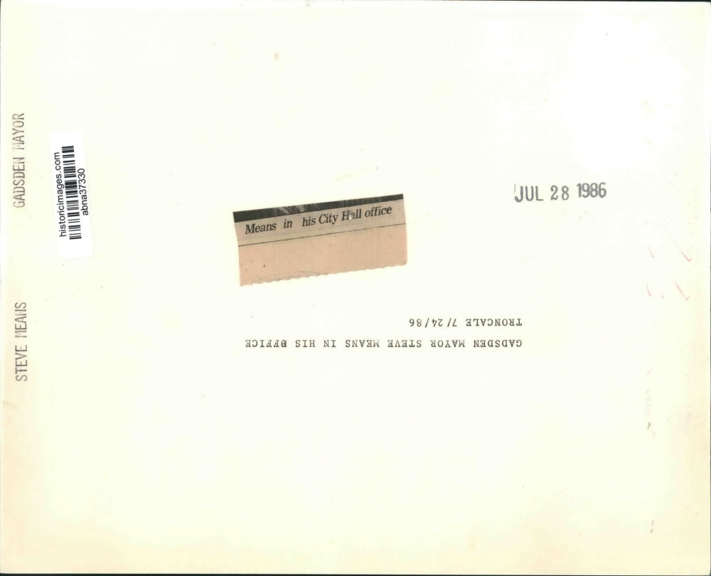 1986 Press Photo Gadsden Mayor Steve Means in his City Hall office, Albama