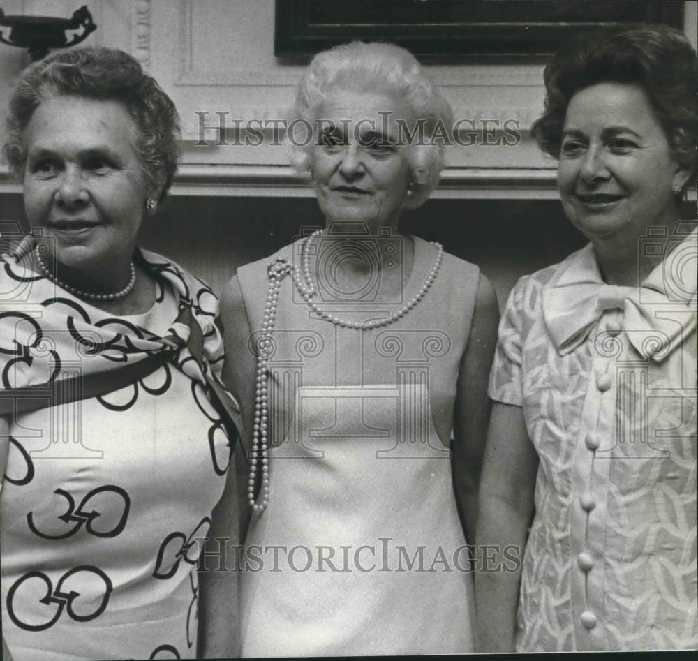 1971 Press Photo Out-of-town Delegates to Colonial Dames Annual Meeting- Historic Images