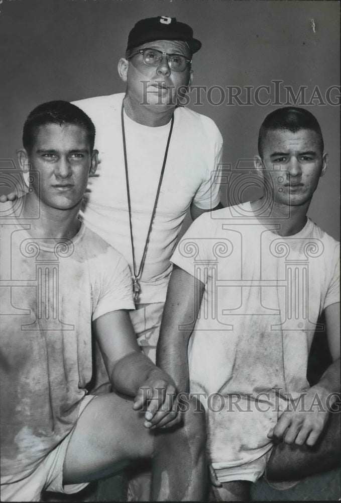 1961 Press Photo Mutt Reynolds with Ramsay captains - abna39223 - Historic Images