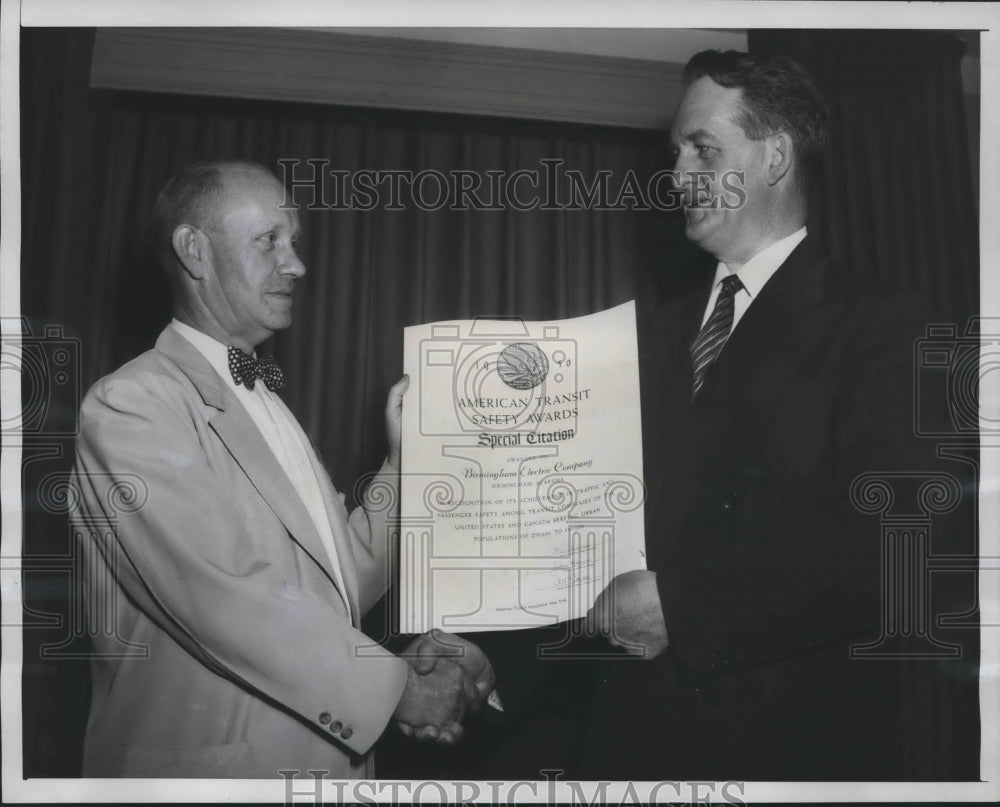 1951 Press Photo Birmingham Electric Company Receives Transit Safety Award- Historic Images