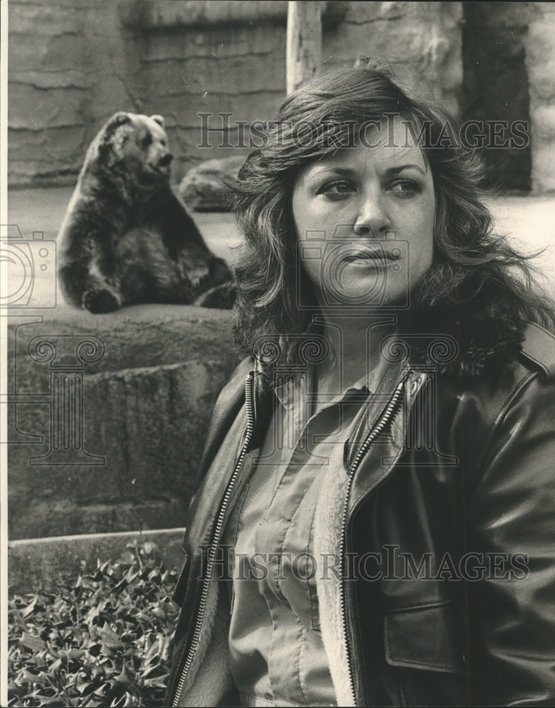  Press Photo Zoo Doctor Sandra Mackenzie, Veterinarian- Historic Images