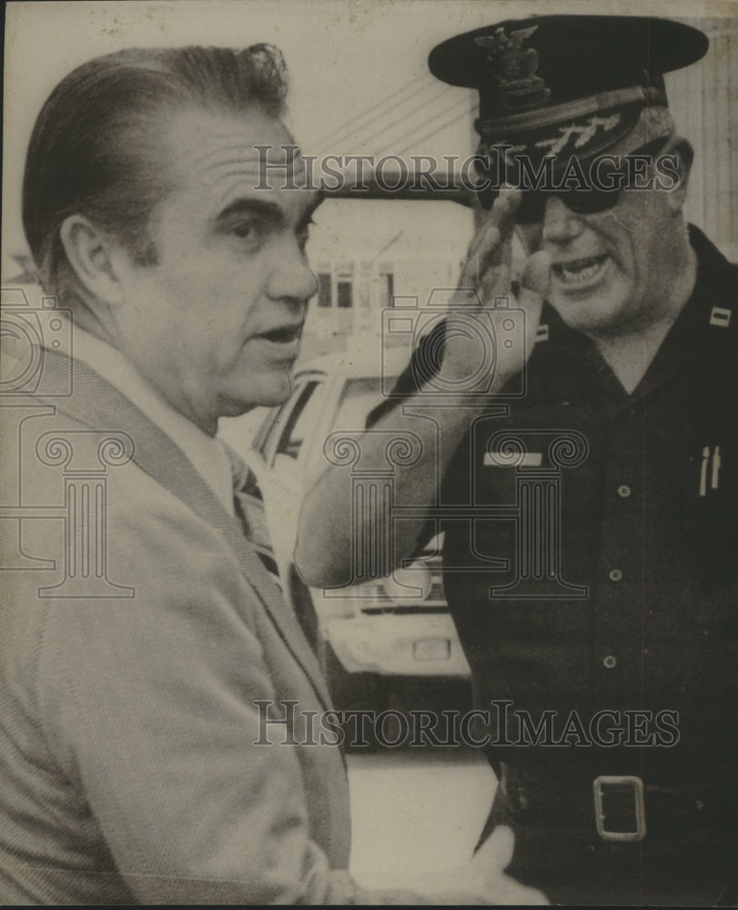 1972 Press Photo George Wallace, Presidential Candidate, Receives Police Salute- Historic Images