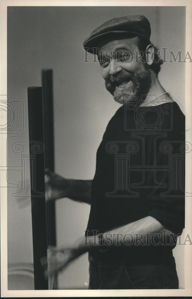 1985 Press Photo Carl Stewart of Festival Theater speaks- Historic Images