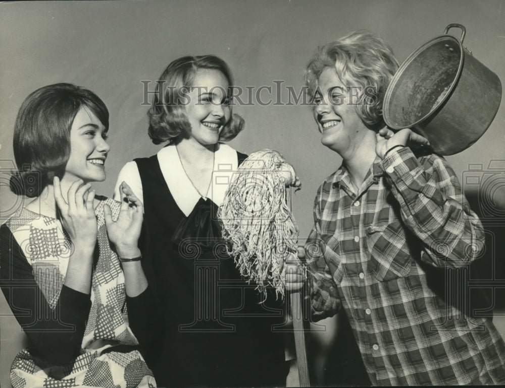 1965 Press Photo Junior Miss Alabama Contestants Nancy Sowell, Janet May, Other- Historic Images