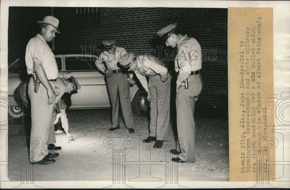 1954 Press Photo County and state officers are searching for a bullet in Murder- Historic Images