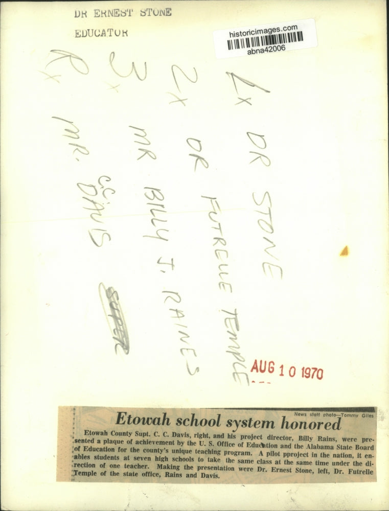 Load image into Gallery viewer, 1970 Press Photo Etowah, Alabama School System Honored - abna42006
