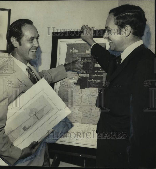 1970 Press Photo Goodwill Officials Plan New Building - abna43312 - Historic Images
