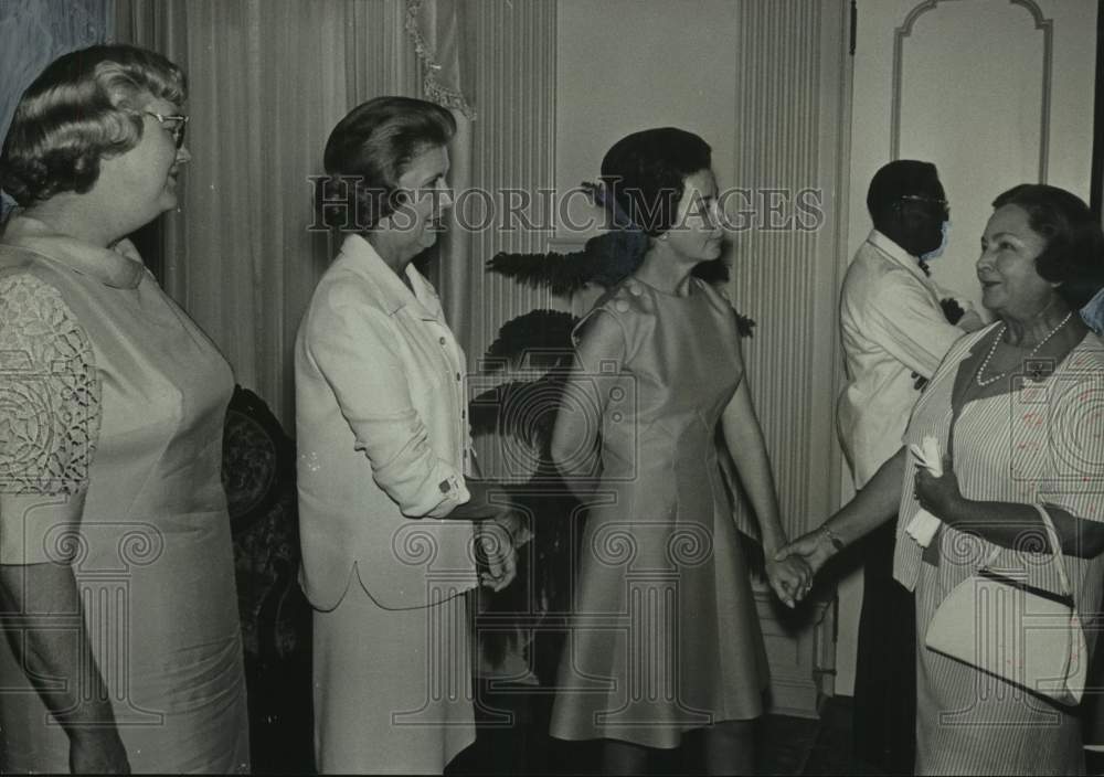 1969 Press Photo Mrs. Albert Brewer, wife of Alabama Governor &amp; others at Tea- Historic Images