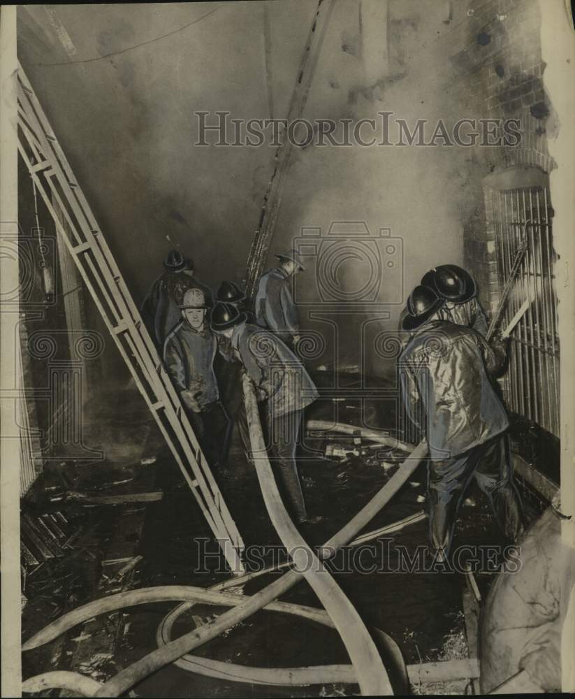 1951 Press Photo Firemen Fighting Fire in Birmingham, Alabama - abna44926