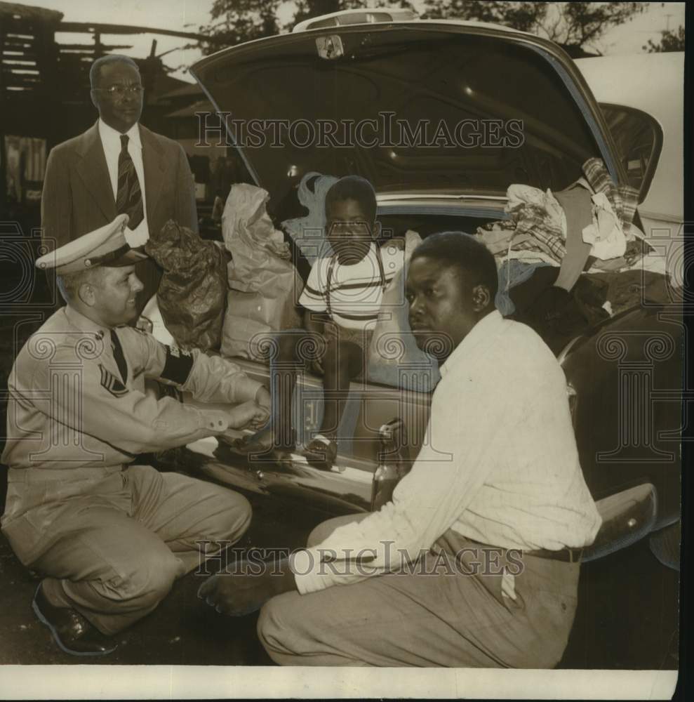 1951 Press Photo Victims of Fire in Fairfield, Alabama Given Shoes - abna45685