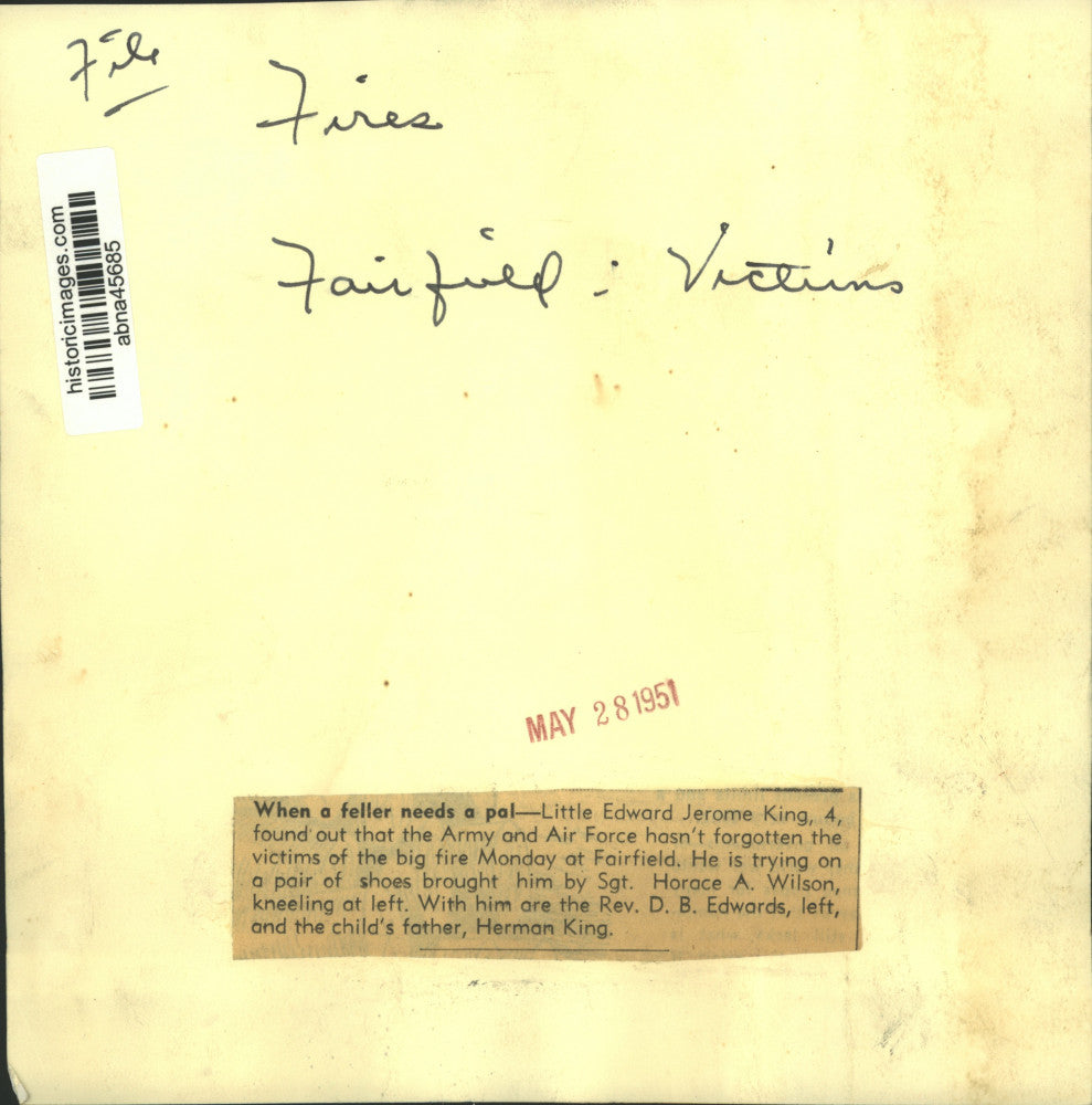 1951 Press Photo Victims of Fire in Fairfield, Alabama Given Shoes - abna45685