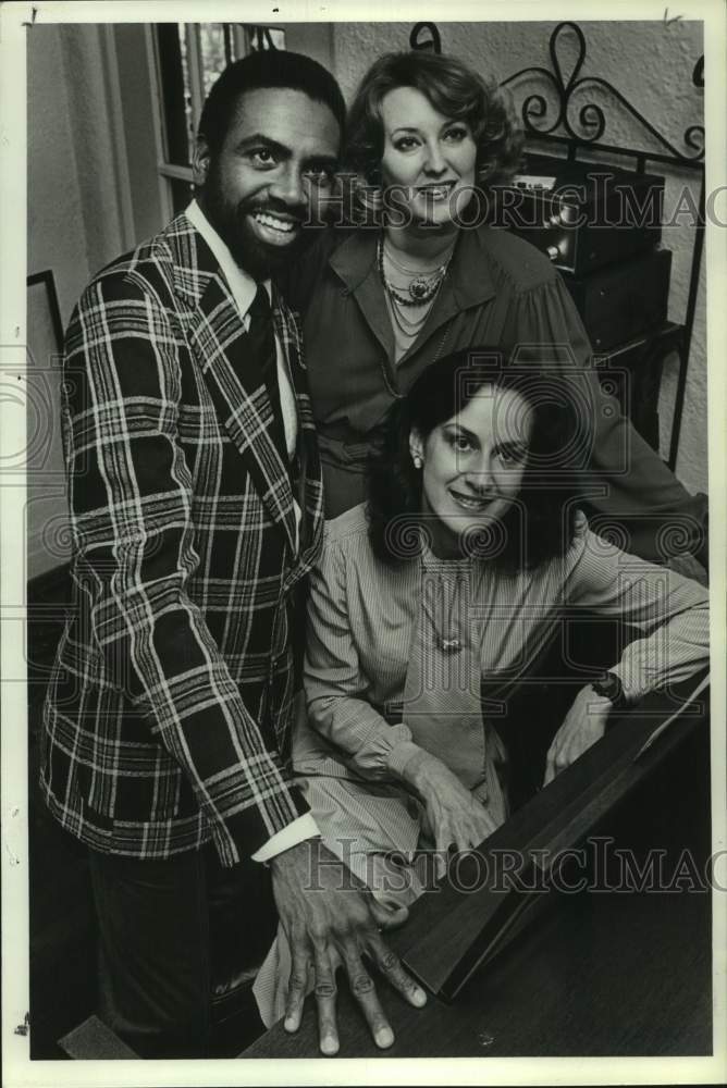 1982 Press Photo Leaders Plan "Wits, Miss and All that Jazz" Benefit Event - Historic Images