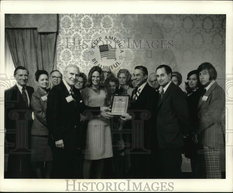 Load image into Gallery viewer, Press Photo John Bloomer with Albert P. Brewer, Governor of Alabama at Event
