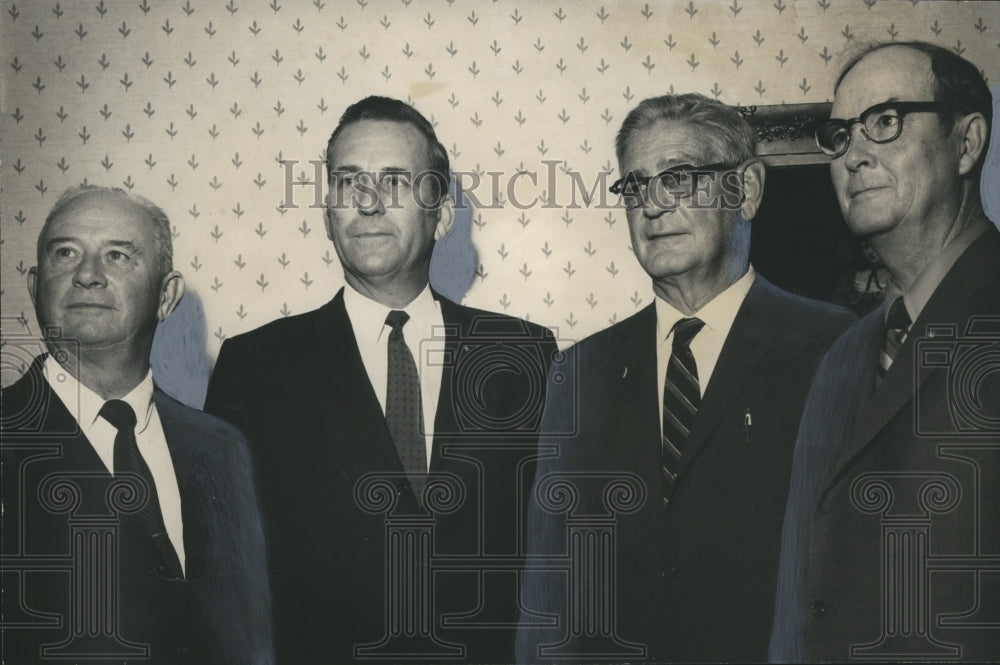 1969 Press Photo Kenneth Daniel of Foundry Education Foundation meets educators