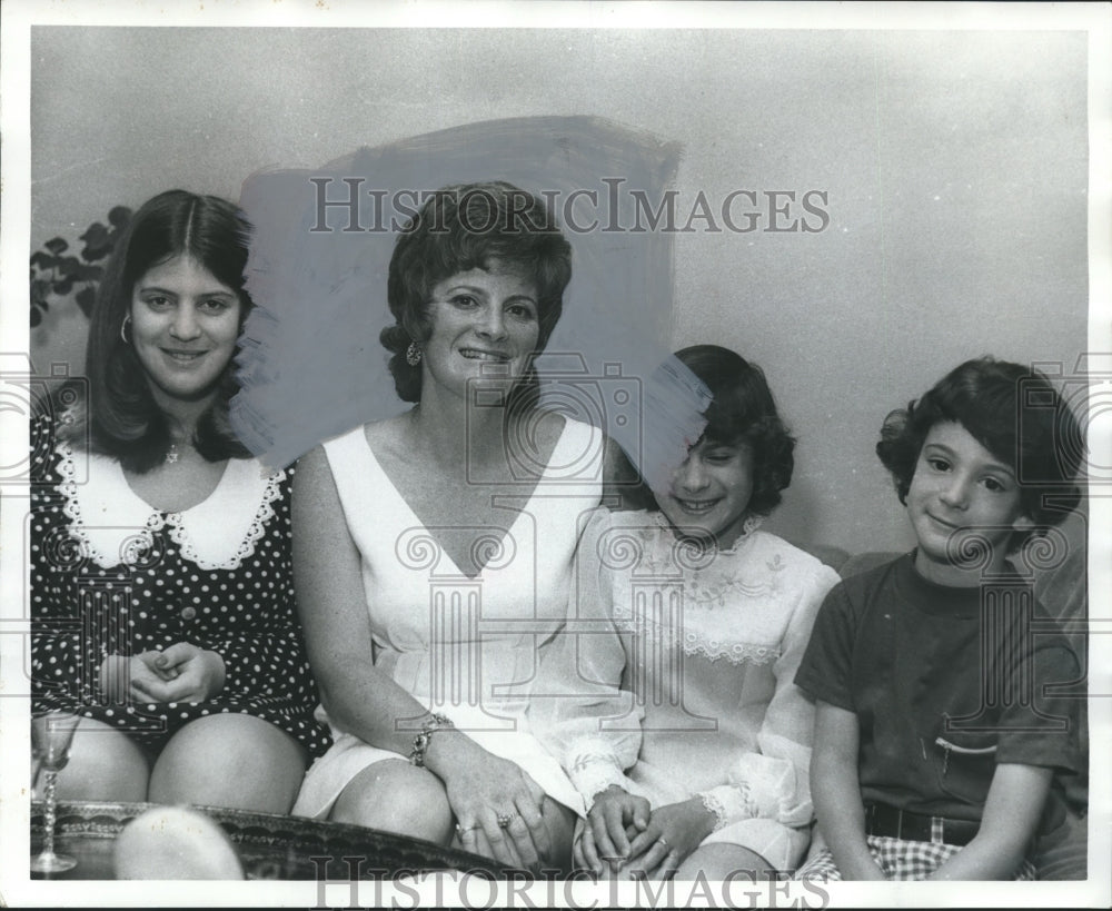 1973 Press Photo Mrs. Bert Bloomston, Clubwoman with Others - abno00399 - Historic Images