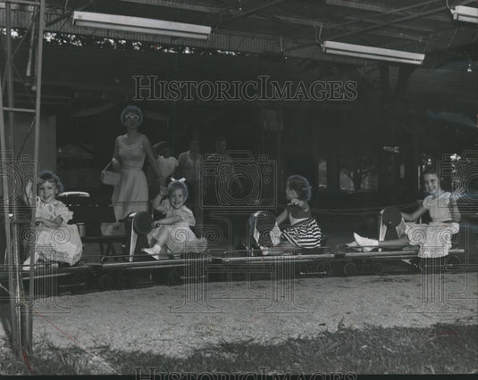 1955 Press Photo Children play at Kiddieland Park in Birmingham, Alabama - Historic Images