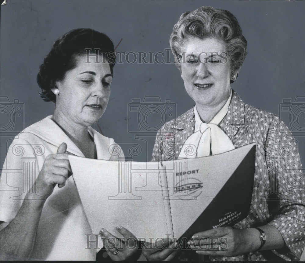 1969 Press Photo Mrs. Jack Blankenship, Mrs. Noel Callahan, Chairman honored- Historic Images