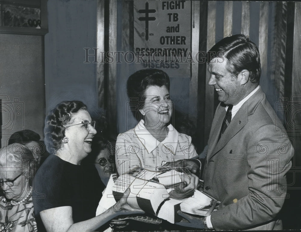 1973 Press Photo Harry Brock with Mrs. J. I. Morgan, Other, Christmas Seal Event