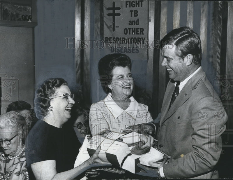 Load image into Gallery viewer, 1973 Press Photo Harry Brock with Mrs. J. I. Morgan, Other, Christmas Seal Event
