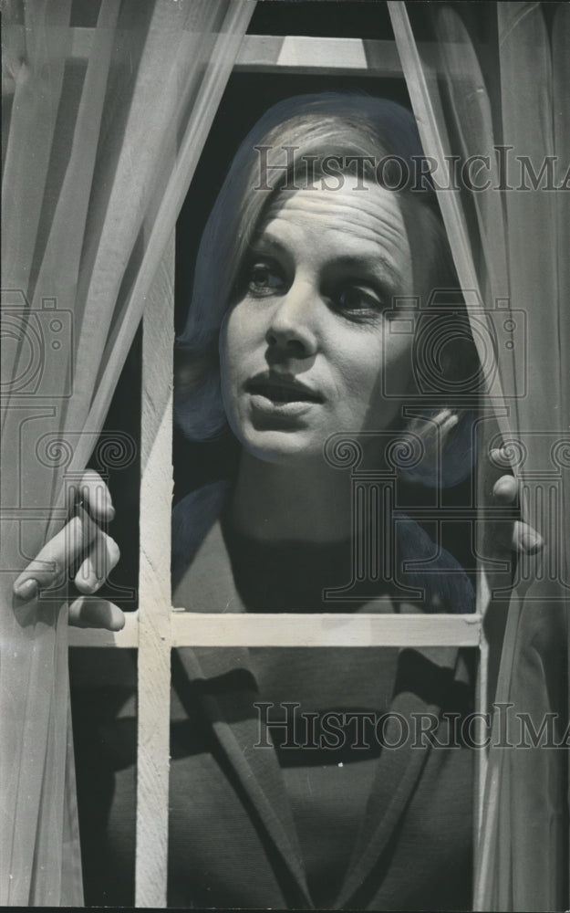 1966 Press Photo Local Actress Marjorie Crates in "Bell, Book and Candle"