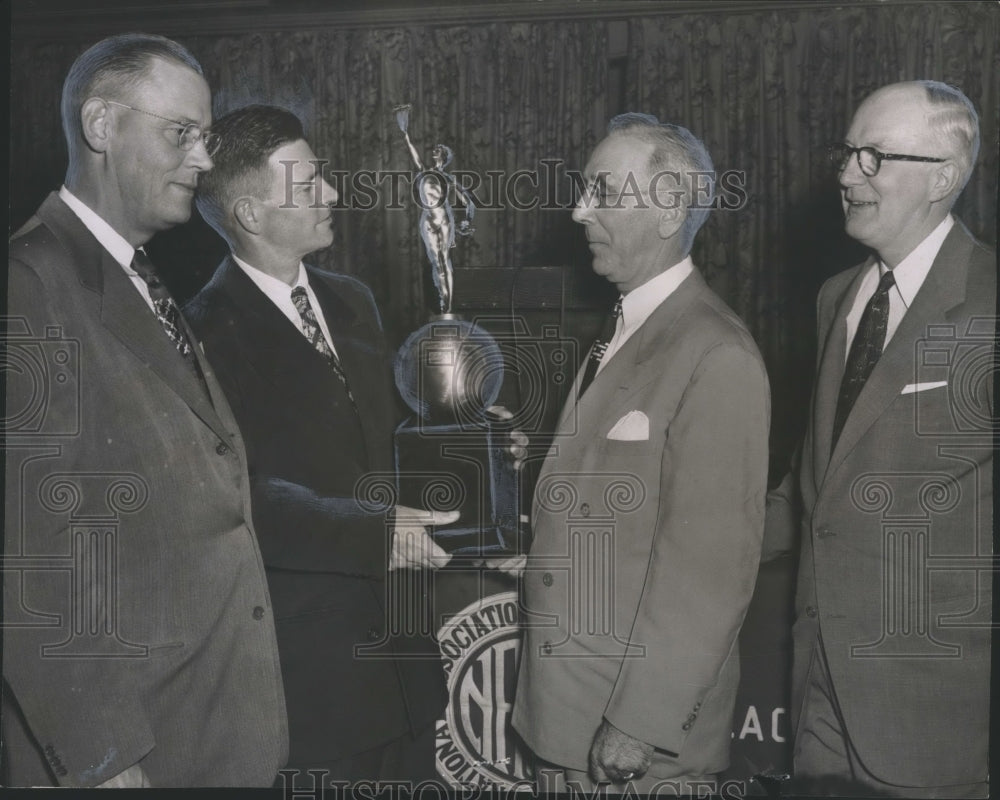 1952 Press Photo William J. Cothran receives The Stephenson Trophy, Birmingham- Historic Images