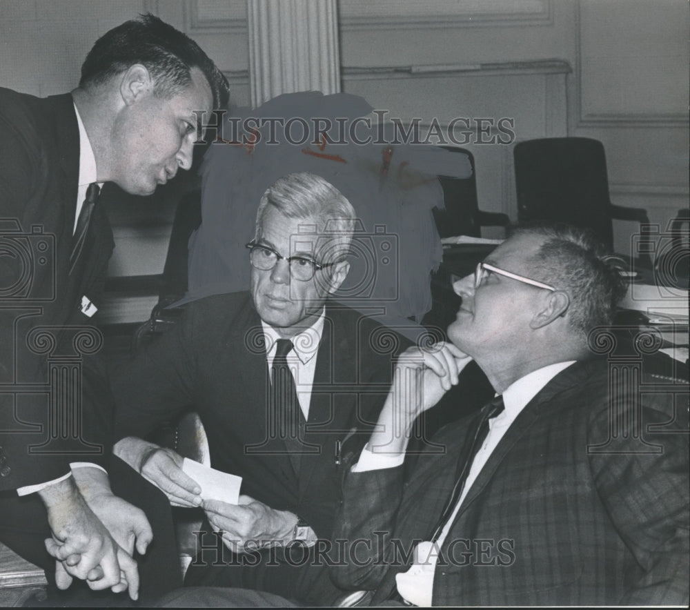 1965 Press Photo Alabama politician Larry Dumas with others- Historic Images